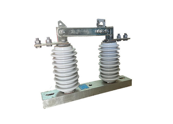 Höchstspannungsspezifischer elektrischer Isolator, manuell oder automatisch betrieben, zur Zerstörung